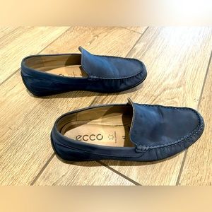 Ecco navy blue moccasins